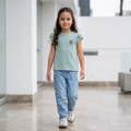 Polo Niña Verde Menta con Bordado Floral y Mangas Abullonadas