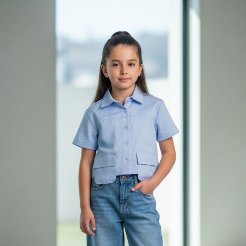 Blusa Celeste para Niña con Bolsillos Delanteros