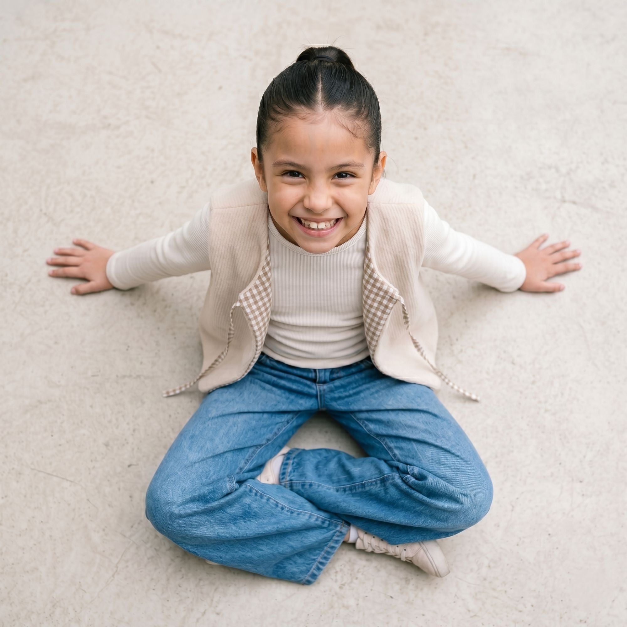 Chaleco niña beige sin mangas lazo tejido – Angela Kids