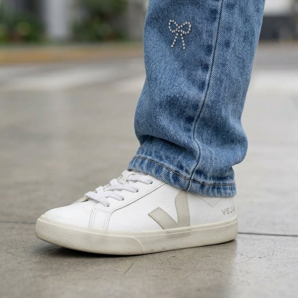 Jean denim niña con moñitos strass hecho en Perú tiro alto — Angela Kids
