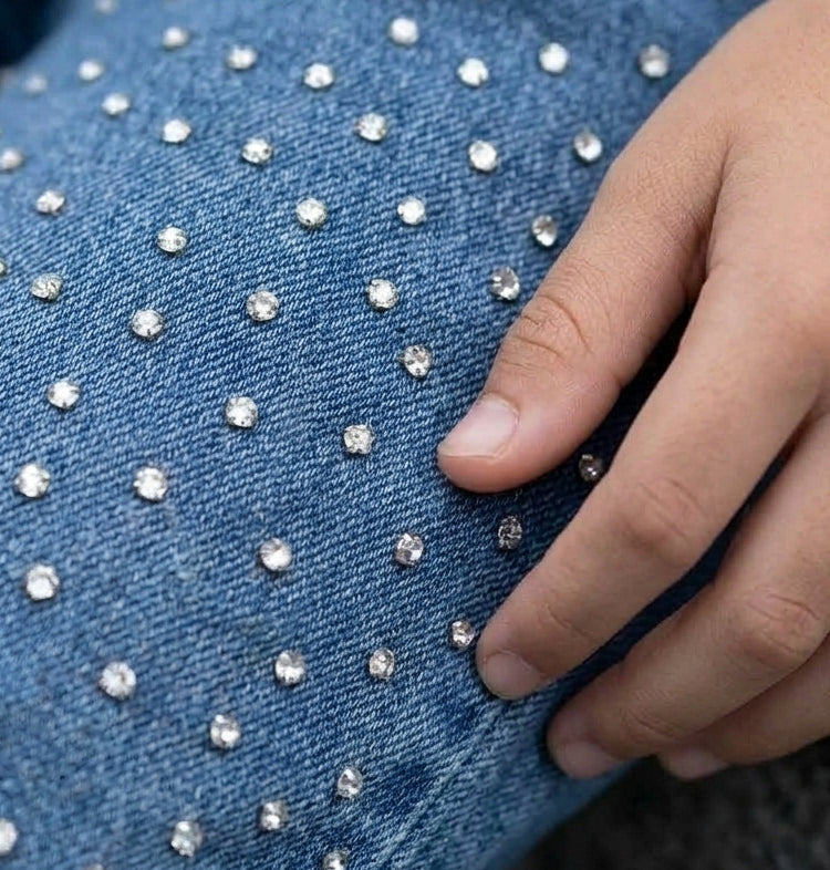 Detalle brillos strass jean wide leg niña denim azul — Angela Kids Perú