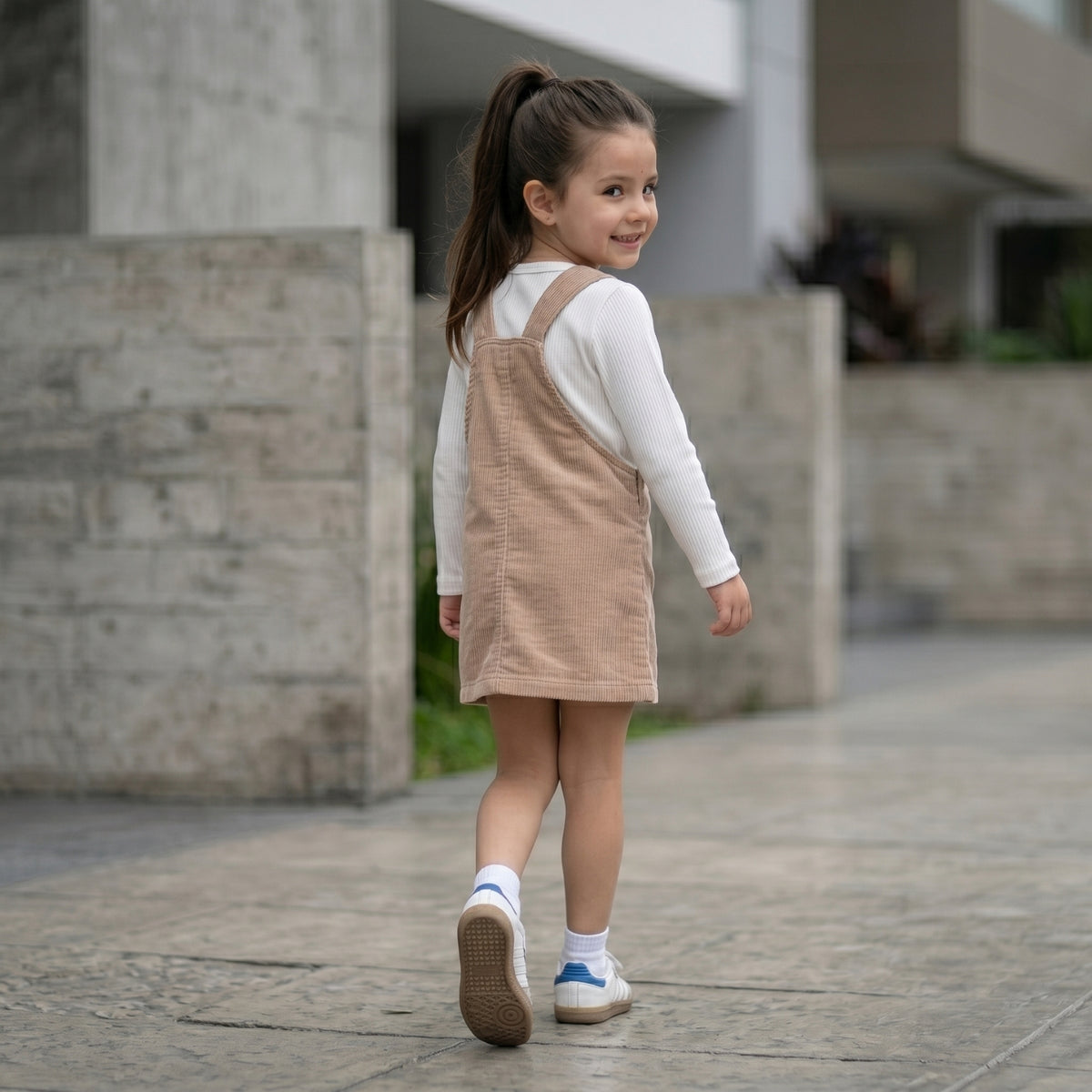 Overall con Falda de Corduroy Beige Niña