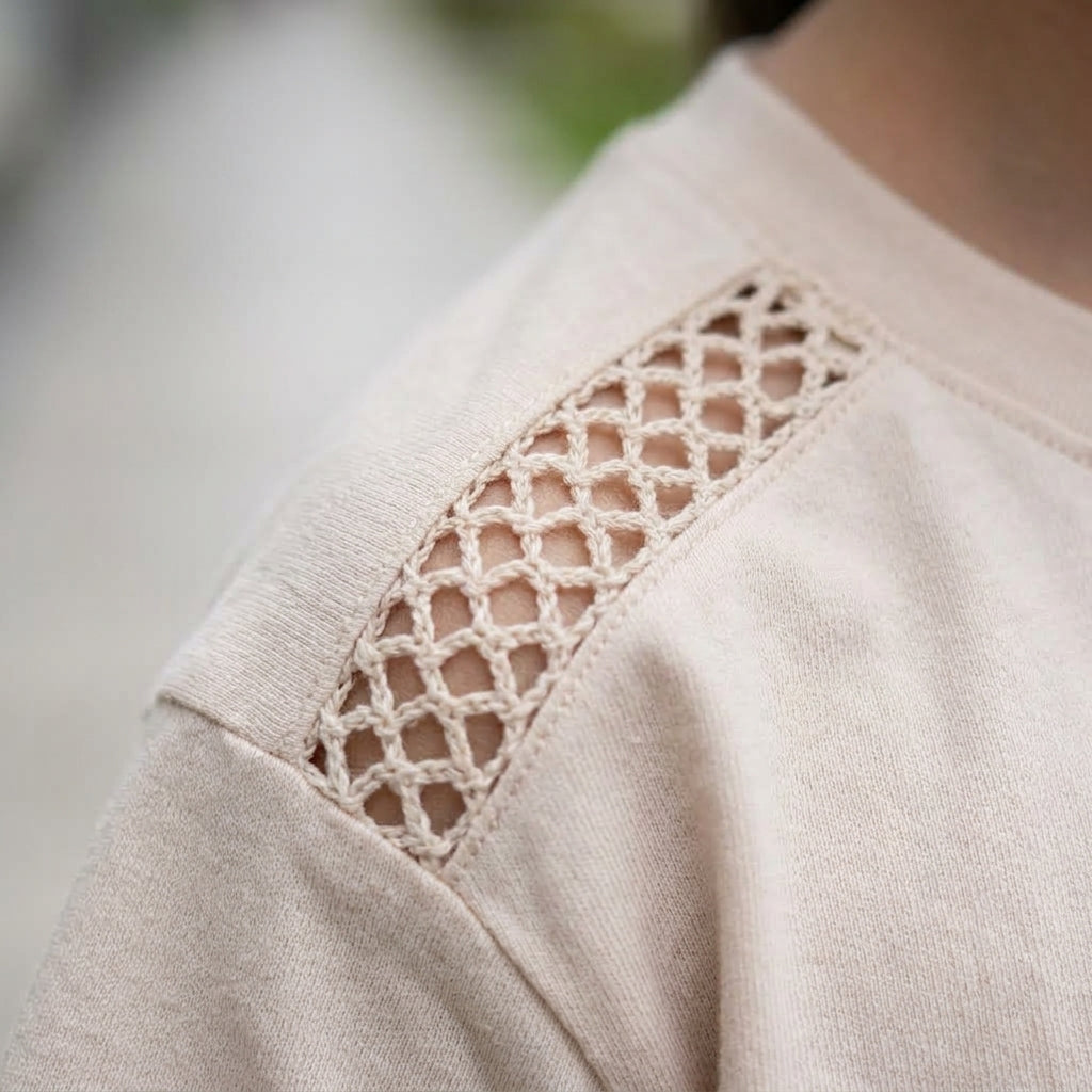 Polo Flor Bordada Beige — Niña