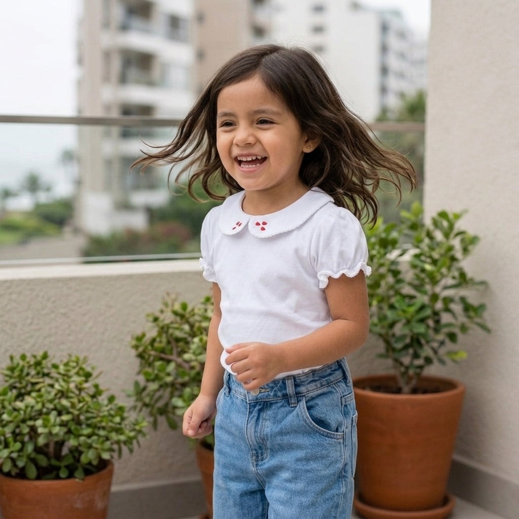Polo de algodón para niña con cuello de corazones