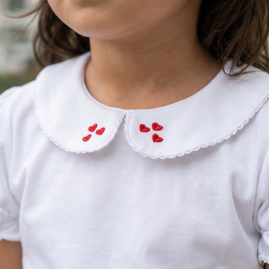 Polo de algodón para niña con cuello de corazones