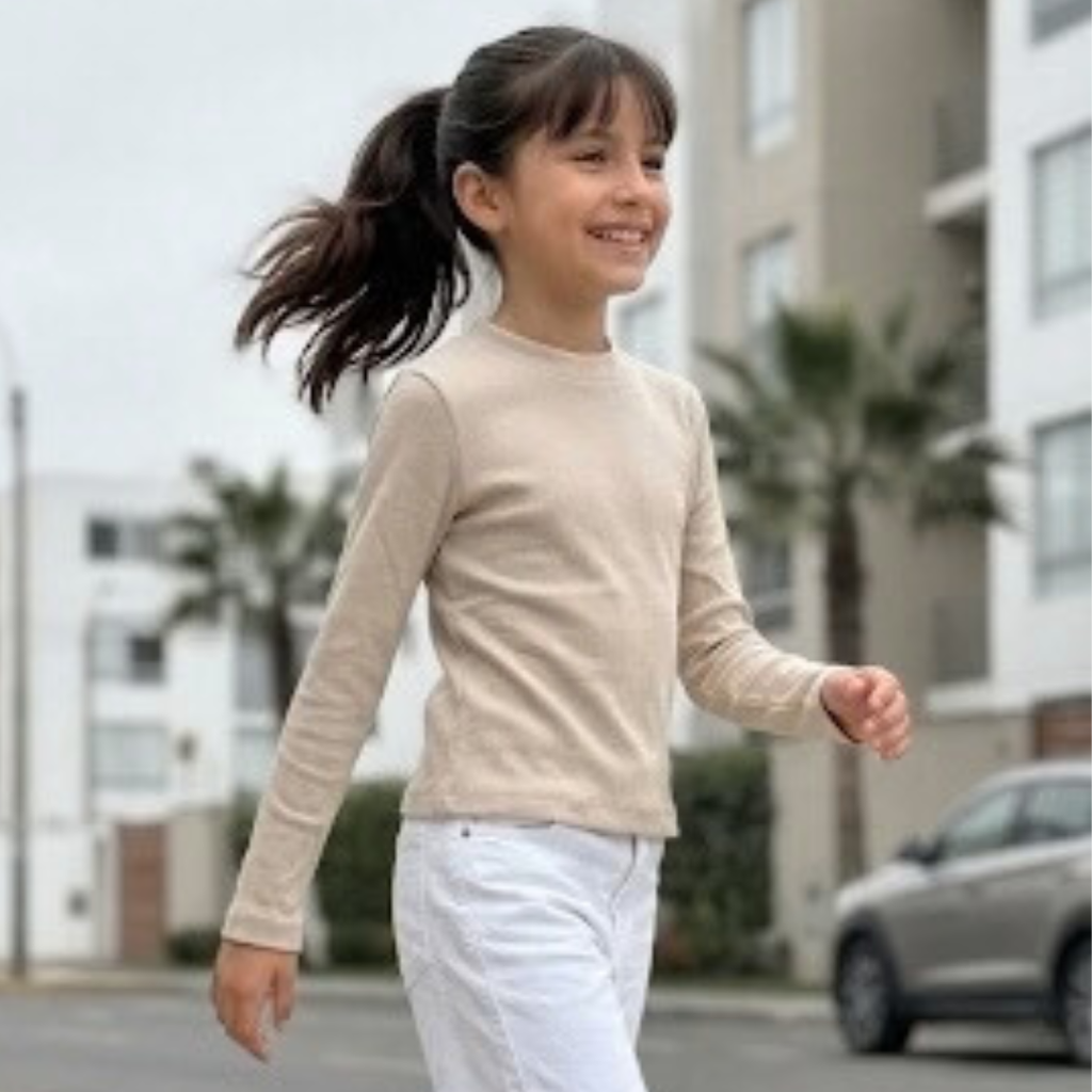 Polo niña algodón arena manga larga – Angela Kids Perú